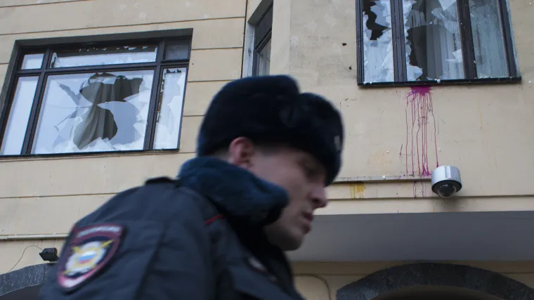 Neredi u Moskvi: prosvjednici bacali kamenje na zgradu turskog veleposlanstva