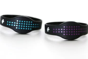 Pratite dijete koje samo leti zrakoplovom pomoću Airbanda