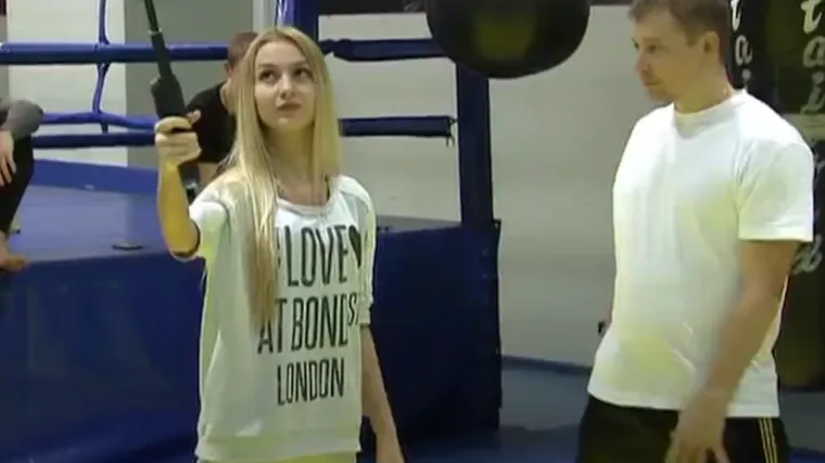 Rusi podučavaju korištenje selfi štapa za samoobranu