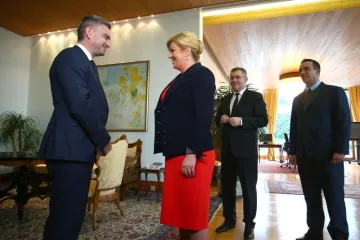 GUŽVA NA PANTOVČAKU: &Scaron;efovi stranaka na konzultacijama kod predsjednice