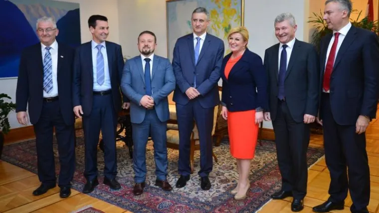 Milanović do&scaron;ao sa 66 potpisa, Karamarko nije htio reći broj, MOST se jo&scaron; nije opredijelio