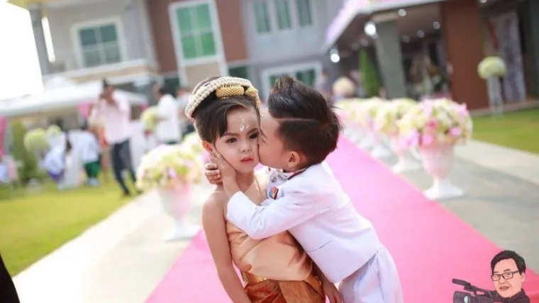 Roditelji vjenčali vlastite blizance kako bi se rije&scaron;ili lo&scaron;e karme