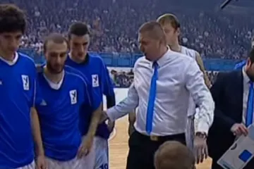 Pomahnitali trener izvrijeđao i svoje i suparničke igrače!