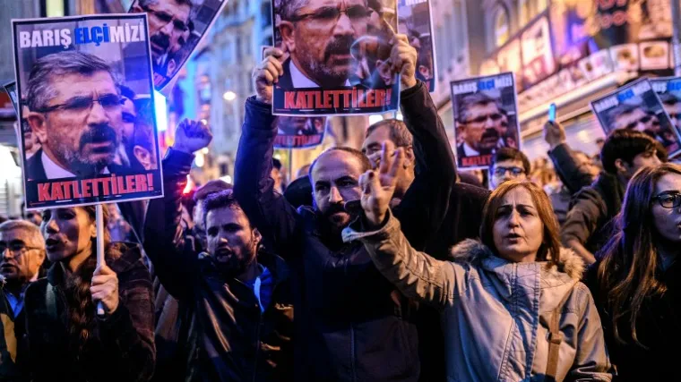 Policija suzavcem gušila prosvjed zbog ubojstva kurdskog odvjetnika