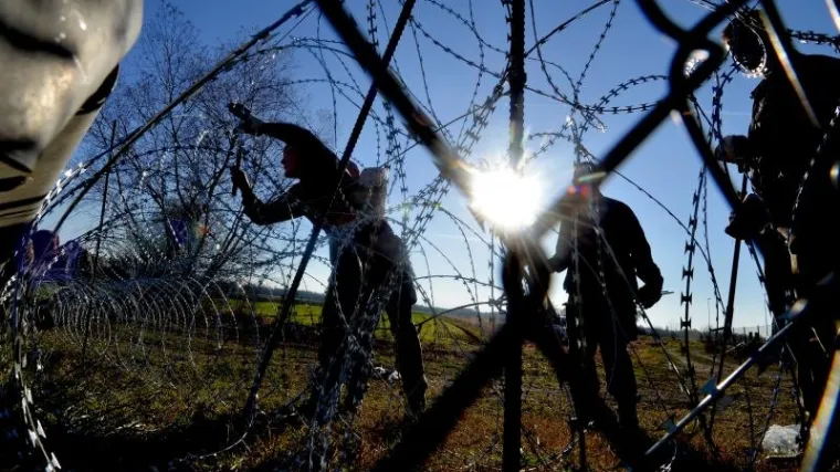 Makedonska vojska počela postavljati žičanu ogradu