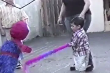 Ganut će vas kad vidite što je napravio s pinatom