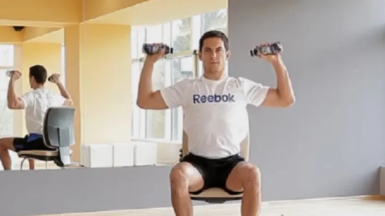 Za razgibavanje za radnim stolom iskoristite stvari oko sebe