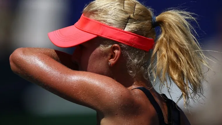 Poznatu tenisačicu polugolu iznijeli iz noćnog kluba