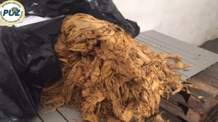 Policija u Sesvetama prona&scaron;la ilegalni pi&scaron;tolj i vi&scaron;e od tone duhana