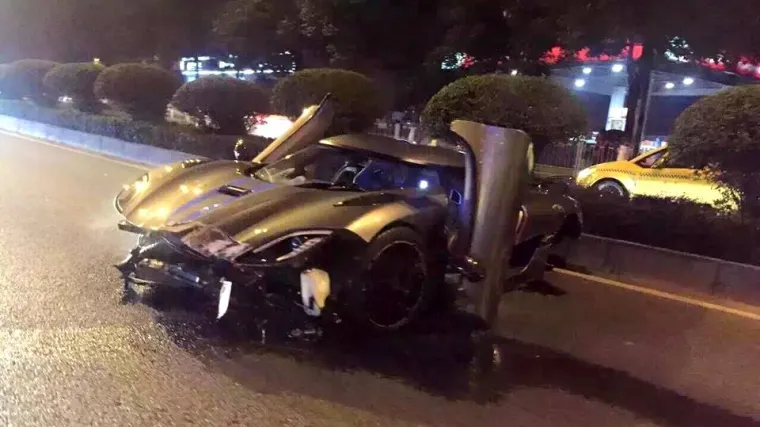 Pogledajte kako je pijani Kinez slupao auto od 4 milijuna dolara