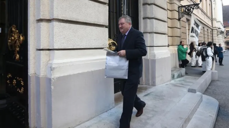 Biv&scaron;i SDSS-ovac Mirko Ra&scaron;ković unatoč navodnim prijetnjama jutros se među prvima pojavio u Saboru