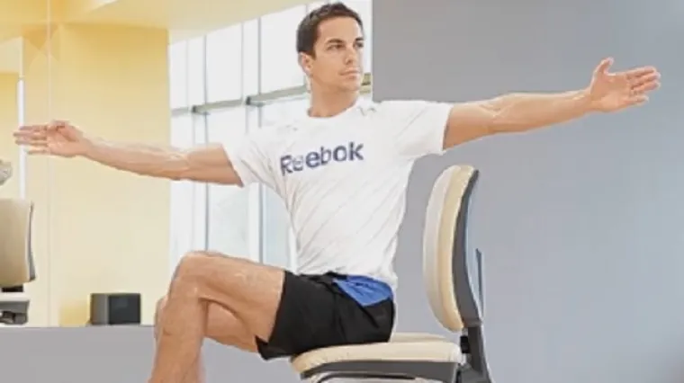 Kako biste spriječili ukočenost, svako malo se razgibajte