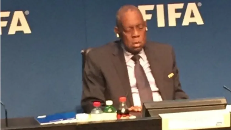 V.d. predsjednika FIFA-e zadrijemao pred novinarima