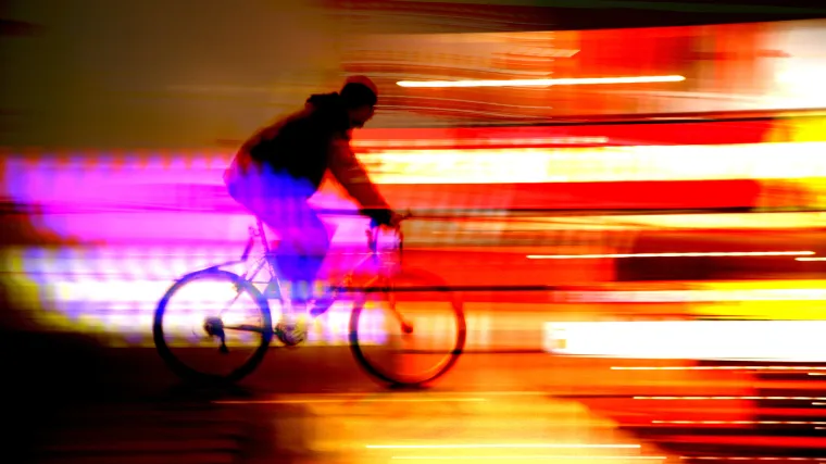 Biciklistima umjesto kazni podijeljena svjetla za bicikl