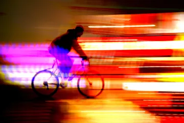 Biciklistima umjesto kazni podijeljena svjetla za bicikl