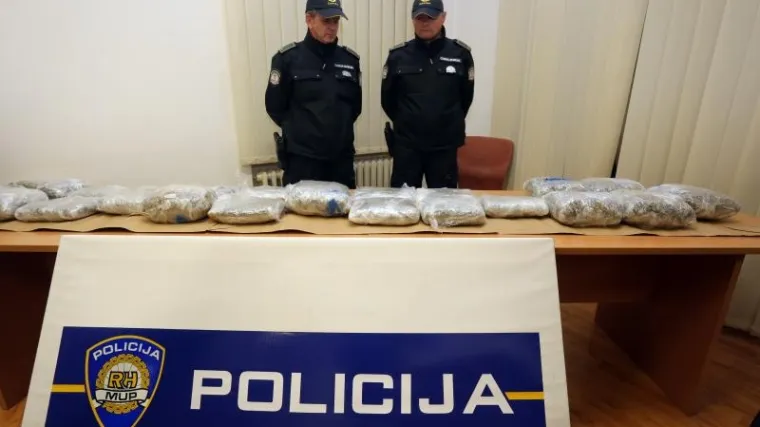 Pao na naplatnim kućicama: U taksiju prevozio vi&scaron;e od 20 kilograma marihuane