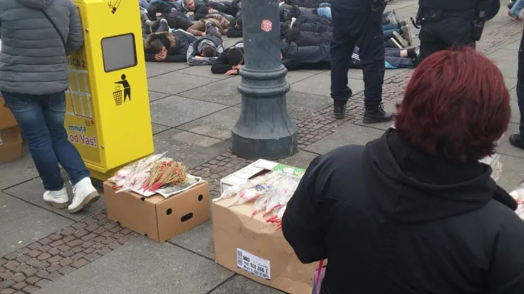 Interventna policija zbog paljenja baklji privela navijače Hajduka na Glavnom kolodvoru
