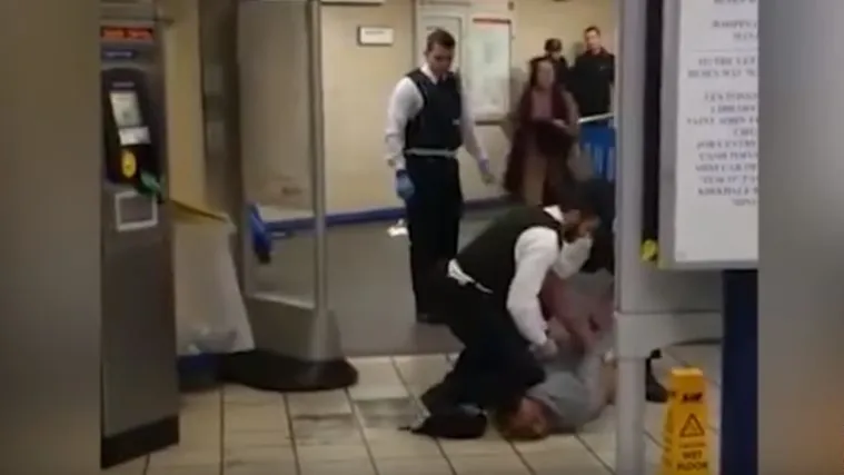 Mu&scaron;karac mahao nožem i ubo nekoliko putnika u podzemnoj željeznici