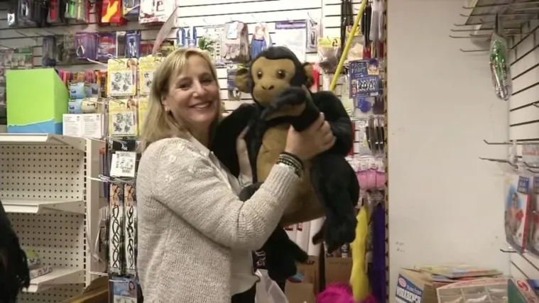 Poklonila djeci u domovima nove igračke i opremu za &scaron;kolu