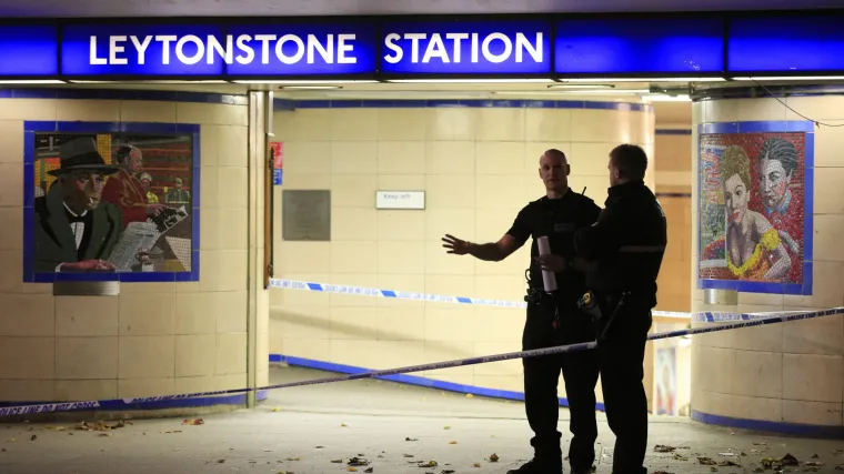 Mu&scaron;karac izbo tri osobe na stanici metroa u Londonu, vikao: 'Ovo je za Siriju'