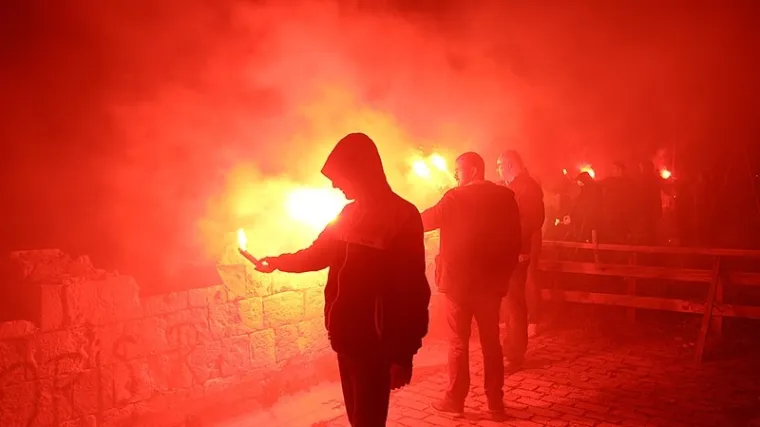 Torcida bakljama na Srđu odala počast dubrovačkim braniteljima (FOTO/VIDEO)