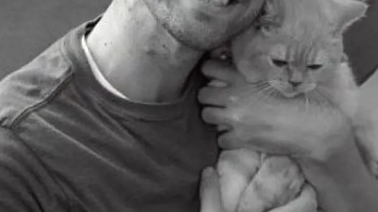 Serijom zabavnih fotografija sestri čestitao sve rođendane