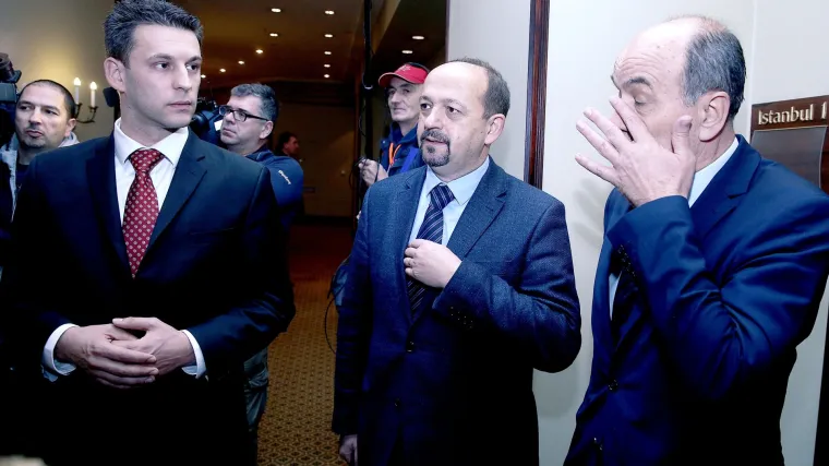 Lovrinović se oglasio na Facebooku: 'Ako jedna strana otpadne, morat ćemo formirati vladu s drugima'