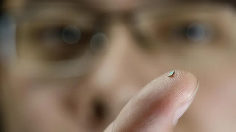 Najmanji senzor na svijetu velik je 2 kvadratna milimetra, a napaja se radio valovima