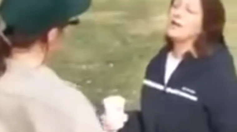 Napala muslimane koji su se molili u parku: 'U vama nema ni&scaron;ta osim mržnje'