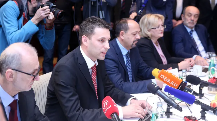 'Nakon salvi blje&scaron;tavih pohvala i aplauza uslijedilo je te&scaron;ko 'granatiranje' Mosta'