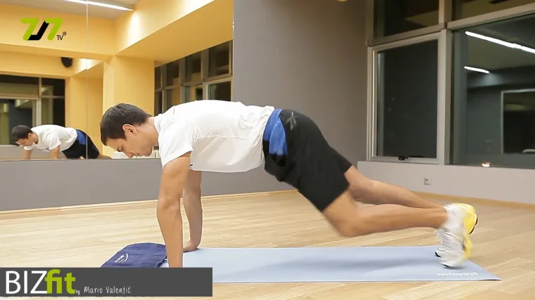 Zaboravite na obične sklekove; ove tri vježbe sjajno jačaju cijelo tijelo