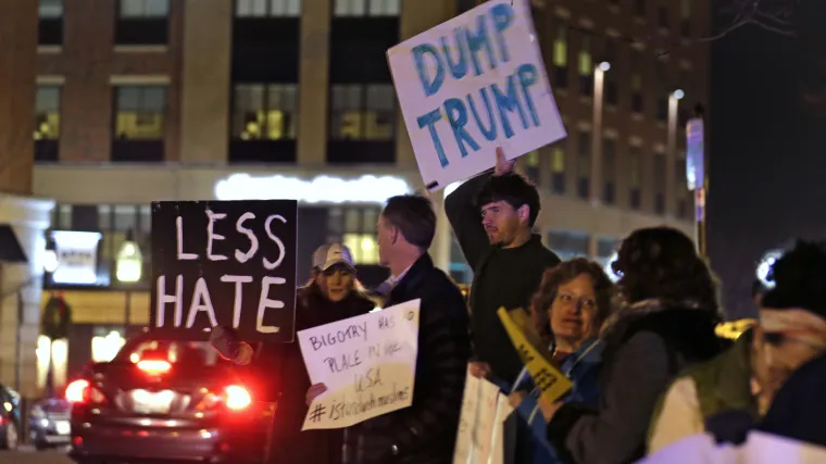 Čak 57 posto Amerikanaca se ne slaže s Trumpovom izjavom u kojoj diskriminira muslimane