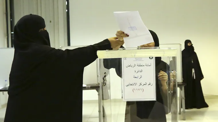 U Saudijskoj Arabiji održavaju se prvi izbori na kojima je ženama dopu&scaron;teno glasovanje