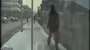 Padovi na ledu su možda bolni, ali priznajte da su i urnebesni