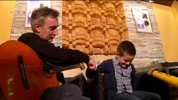 Djed Mraz ispunio želju slijepom dječaku Mati - upoznao je svog idola, Miroslava &Scaron;koru