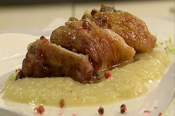 Pripremali smo punjenu patku s pireom od jabuke i miriše s ekrana