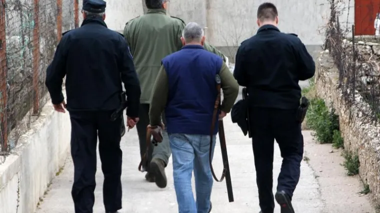 Lovac ranjen u glavu, policija ispituje slučaj