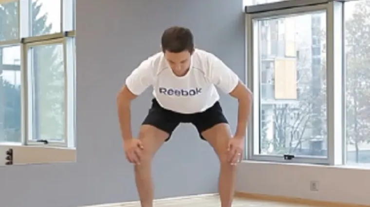 Od sjedenja za radnim stolom vas bole koljena? Razgibajte se