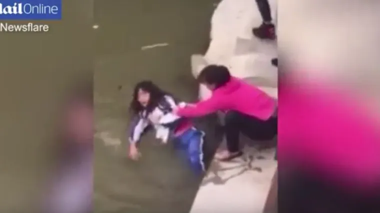 Majka bacila kćer u hladnu rijeku zbog lo&scaron;ih ocjena