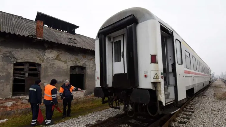 Vlak s 10 vagona iskočio iz tračnica