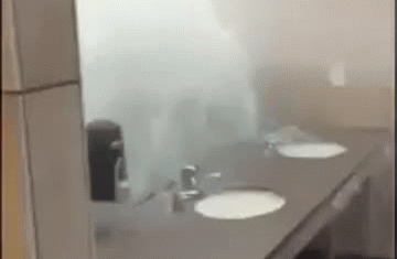 "Mislim da sam potrgao pisoar". Ovaj tip je rođeni Sherlock