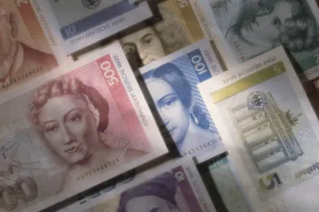 Na tavanima i u madracima se čuvaju još milijarde maraka