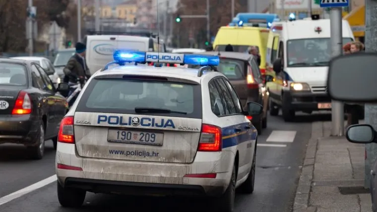 Jeste li znali da je ostavljanje blata na cesti kažnjivo do 1.000 kuna? Doznajte i ostale bizarne kazne