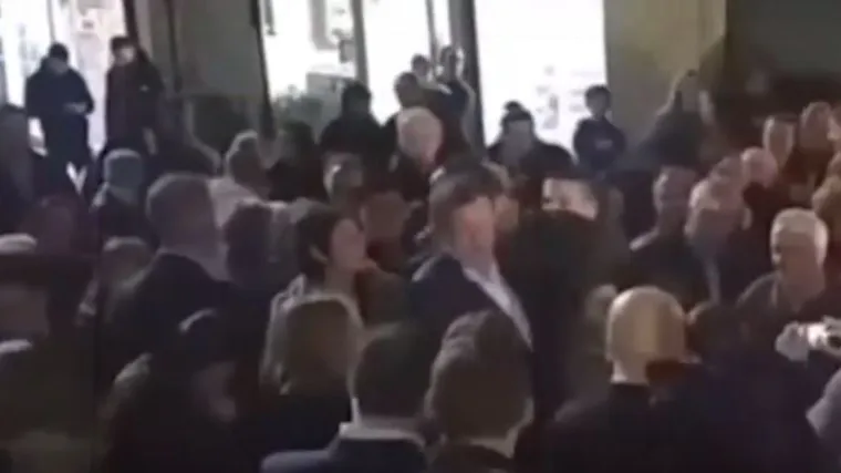 Španjolski premijer dobio šakom u glavu