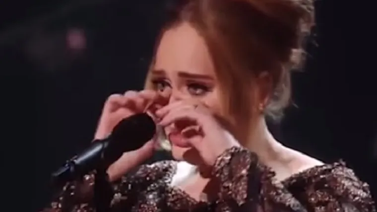 Na Adeleinom koncertu svi su plakali, pogledajte za&scaron;to