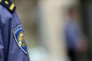 Policajac oduzeo mobitel pa ga potom prodao