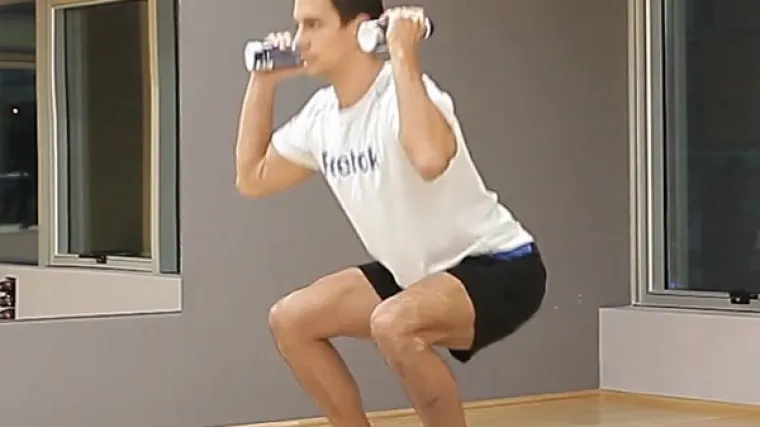 Vježbe s bučicama veoma su učinkovite, a vi ih zamijenite bocama vode