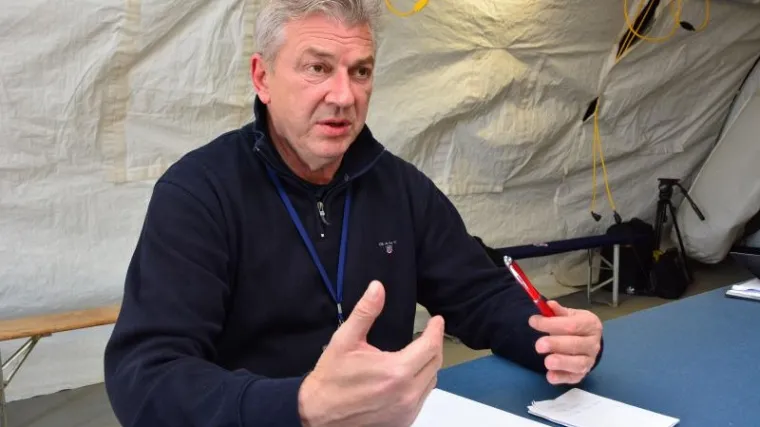 Policajac se ispričao gospođi koju je nasilno srušio na pod, Ostojić kazao da će platiti kaznu