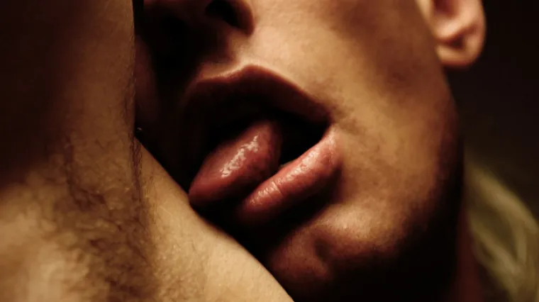 Prisiljavali mladiće na seks s mu&scaron;karcima, 20 sati dnevno