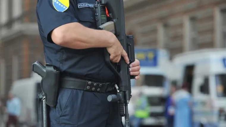 Za&scaron;to je golemi penis pro&scaron;etao Sarajevom na Bajram?